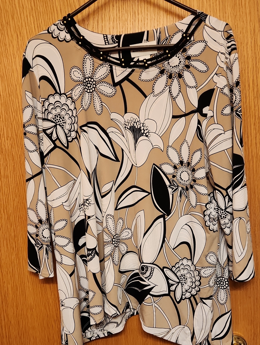 Alfred Dunner Beige, Black & White Floral Long-Sleeve Tunic